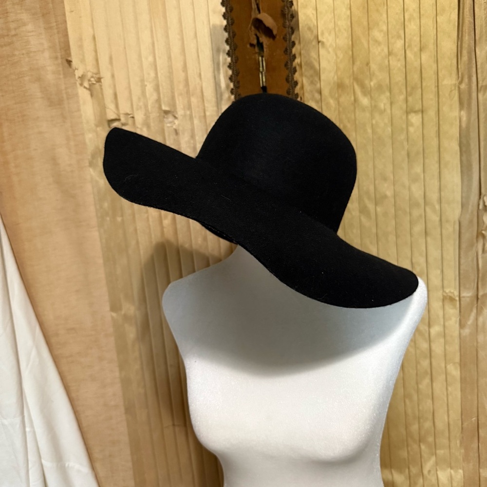 Elegant Black Wide-Brim Hat